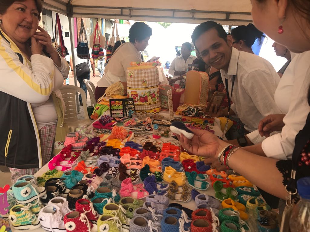 Emprendedores Exponen Sus Productos Durante Feria Que Realiza El