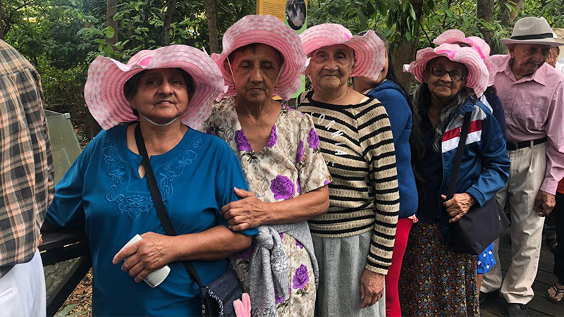 Adultos Mayores De Centro Diurno Del Mies Disfrutan De Paseo En El